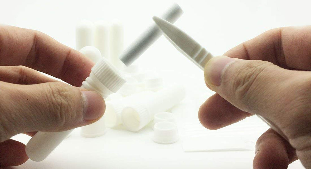 Two plastic droppers included in the kit