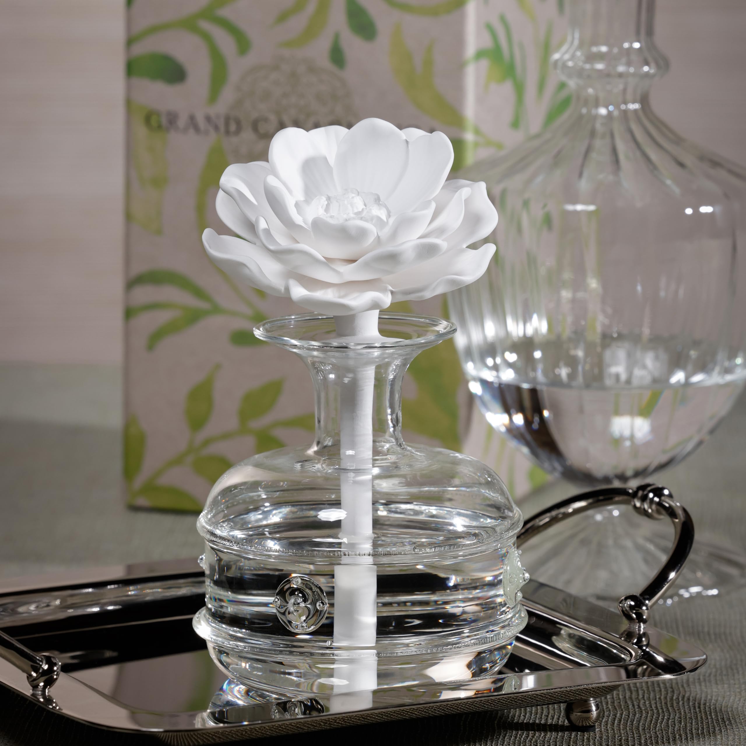 Zodax Grand Casablanca porcelain diffuser with 50 ml bottle Water Lotus